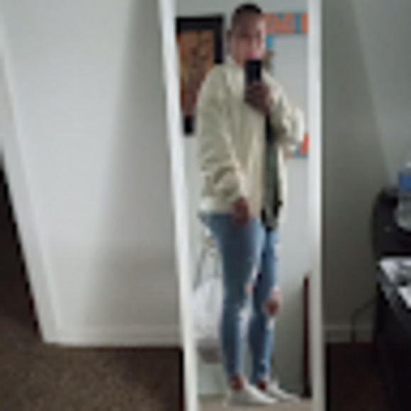 Meet your Posher, Iris - Picture 1 of 1